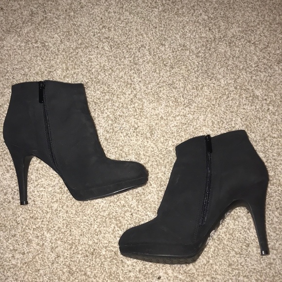 edgy black heeled booties - Picture 2 of 2